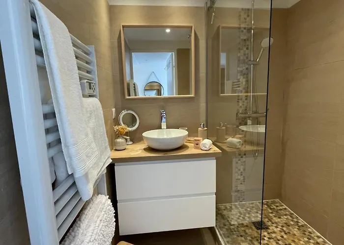 Duplex En Bord De Avec Piscine Et Parking Apartment